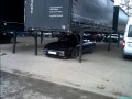 Mit dieser Dachhöhe kann man sogar unter einem niedrigen Container parken :) Es waren noch ca. 4cm Platz zwischen Dach und Metallrahmen.
